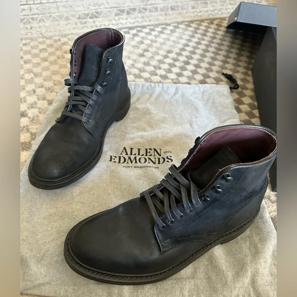 NEW Allen Edmonds Higgins Mill Black Waxed Suede Leather Boots Mens size 7.5